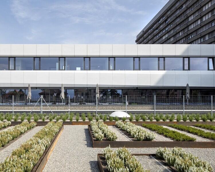 瑞士洛桑大学医院餐厅装修设计案例分