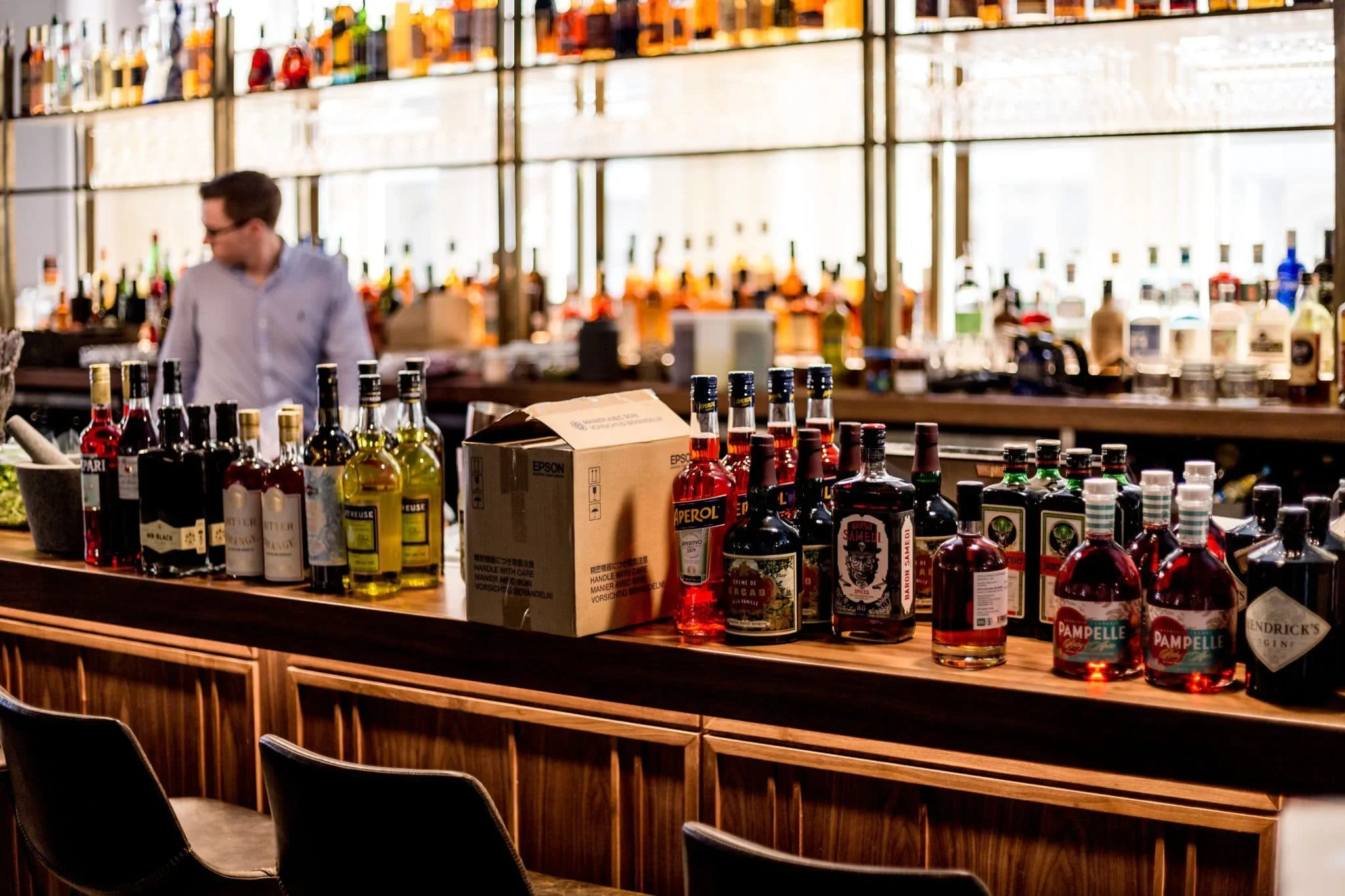 广州酒吧设计公司跟您分享酒吧老板如何获得酒类许可证及其费用