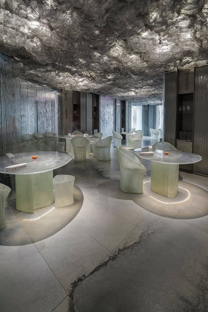 充满未来感的铁板烧餐厅空间设计效果图分享