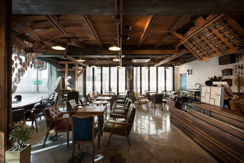 首尔咖啡馆重现了复古主题的现代韩国风格