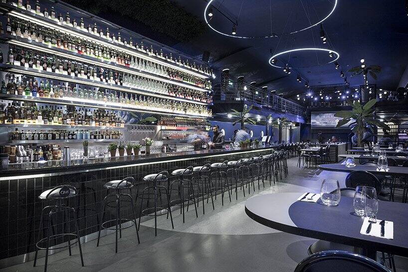 蓝色月球主题酒吧装修设计案例分享-让客人沉浸在月亮启发的餐厅中