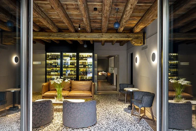 视觉展示精心修复了意大利有150年历史的“vitello d'oro”西餐厅设计案例