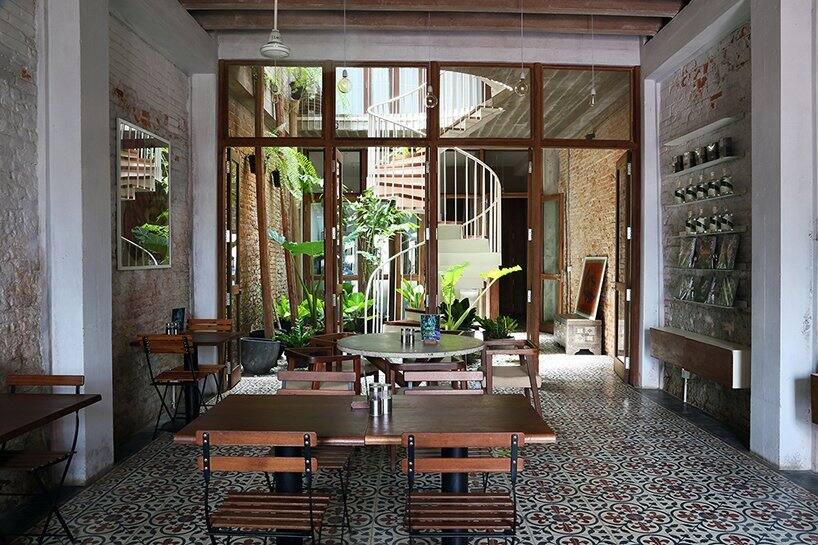 柬埔寨复古主题餐厅设计案例-天然铜绿模糊了新旧之间的界限