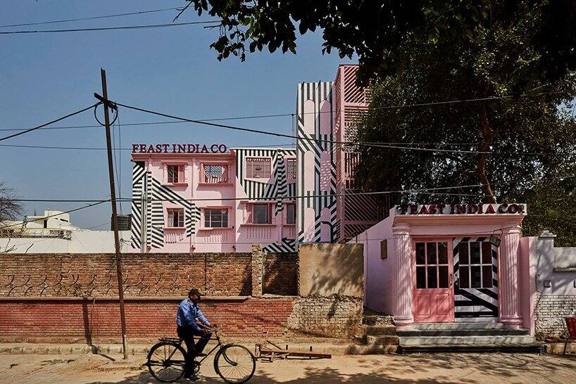 粉红色与斑马条纹大胆结合的印度餐厅装饰设计案例