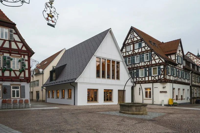 历史悠久的德国酒店餐厅增添了创意木质-现代主题西餐厅设计案例分享