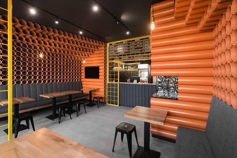 用300根聚氯乙烯管装饰波兹南的餐饮巨头汉堡快餐店设计案例分享