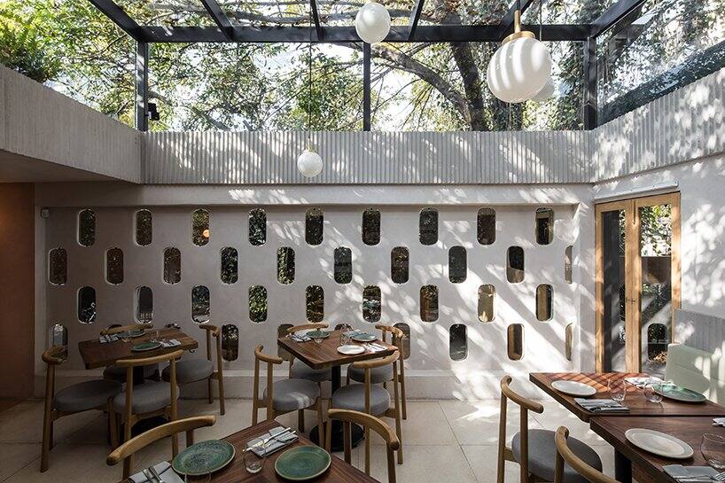 墨西哥城80年代现代主义建筑中的Meroma生态nong'zhung餐厅设计