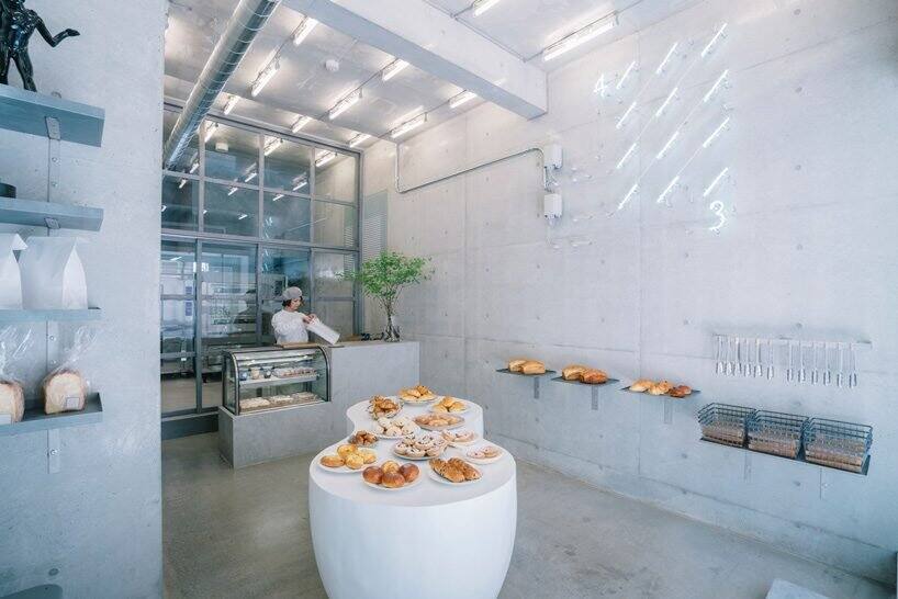 日本面包店设计案例分享-ripi设计成混凝土和玻璃的连续空间