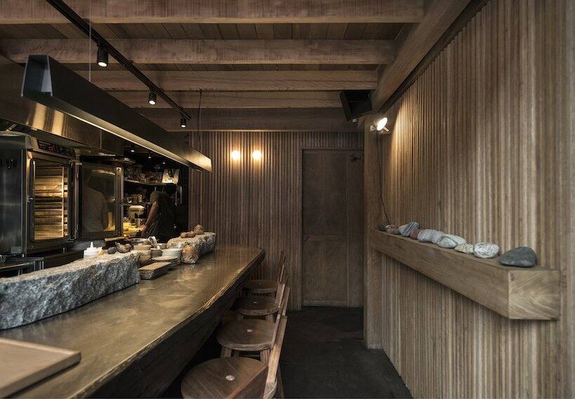 餐饮店面设计赏析-秘鲁使用天然材料打造舒适的复古风中餐厅设计案例