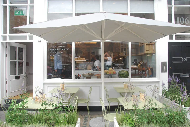 英国伦敦风情街餐饮品牌-"106 Baker Street"复古灵感的咖啡吧设计赏析