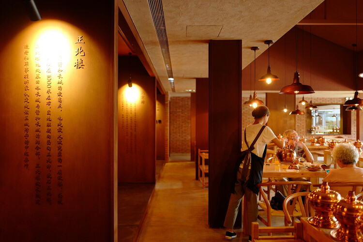 北京餐厅设计公司分享-"三社"一个由农民房改造而成的老北京火锅店设计