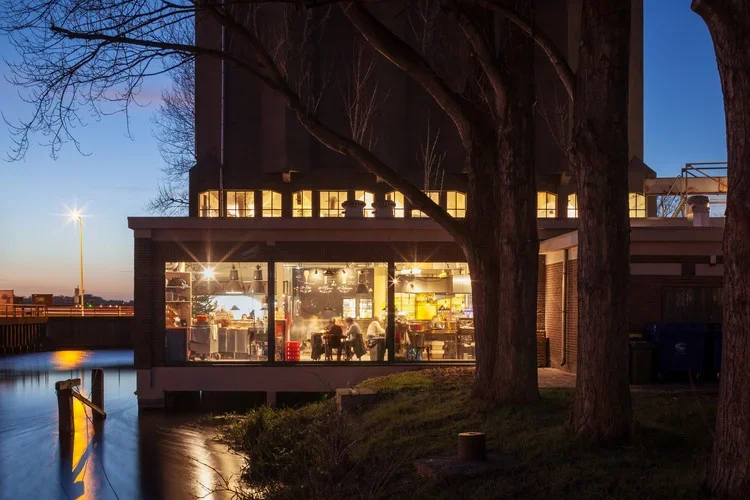荷兰谷仓厂改造餐饮项目-"Zwarte Silo"生态农庄设计赏析