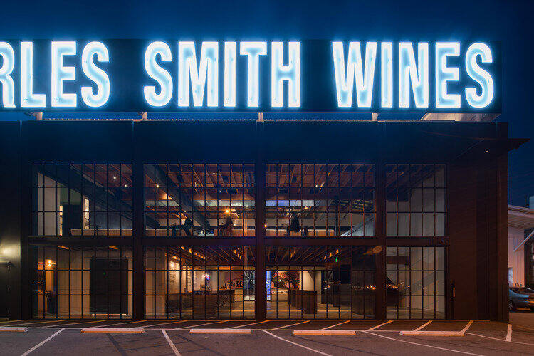美国葡萄酒庄主题餐饮"Charles Smith Wines Jet City"工业风餐厅设计赏析